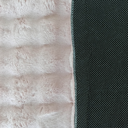 Mięciutki dywan typu rabbit MERLIN 3D- pudrowy róż