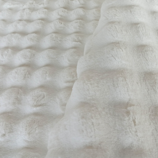 Mięciutki dywan typu rabbit MERLIN 3D- Biały