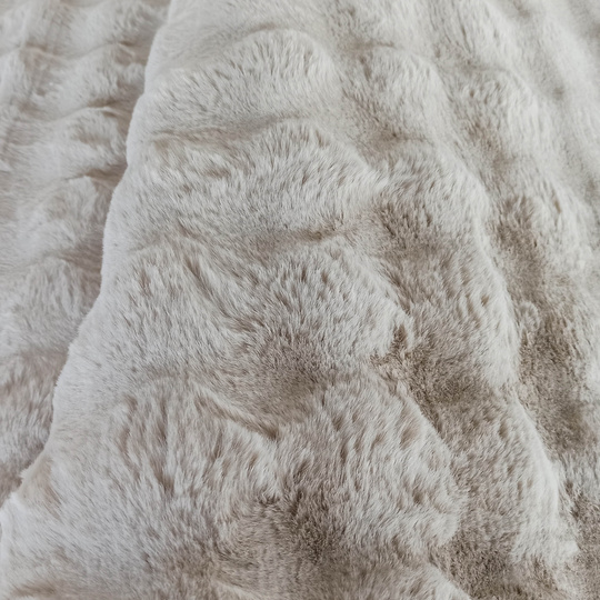 Mięciutki dywan typu rabbit MERLIN 3D- Latte