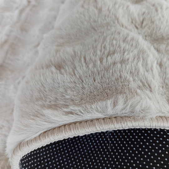 Mięciutki dywan typu rabbit MERLIN 3D- Latte