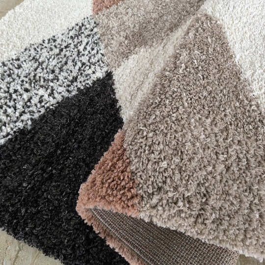 Dywan nowoczesny mięciutki Santo 02 - typu Shaggy - trójkąty