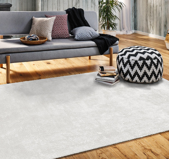 Miękki, pluszowy dywan Enzo- Śmietankowy