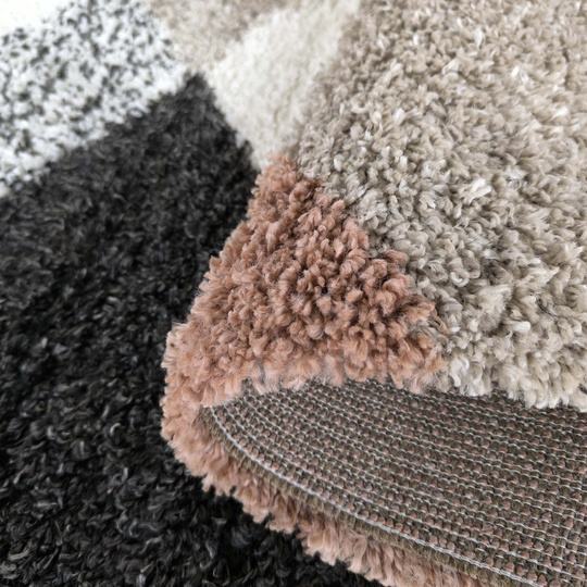 Dywan nowoczesny mięciutki Santo 02 - typu Shaggy - trójkąty