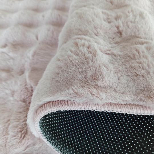 Mięciutki dywan typu rabbit MERLIN 3D- pudrowy róż